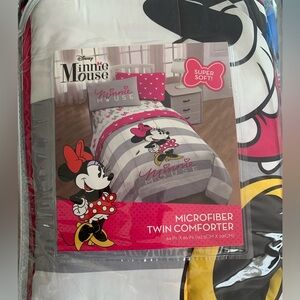 NWT Minnie Mouse comforter